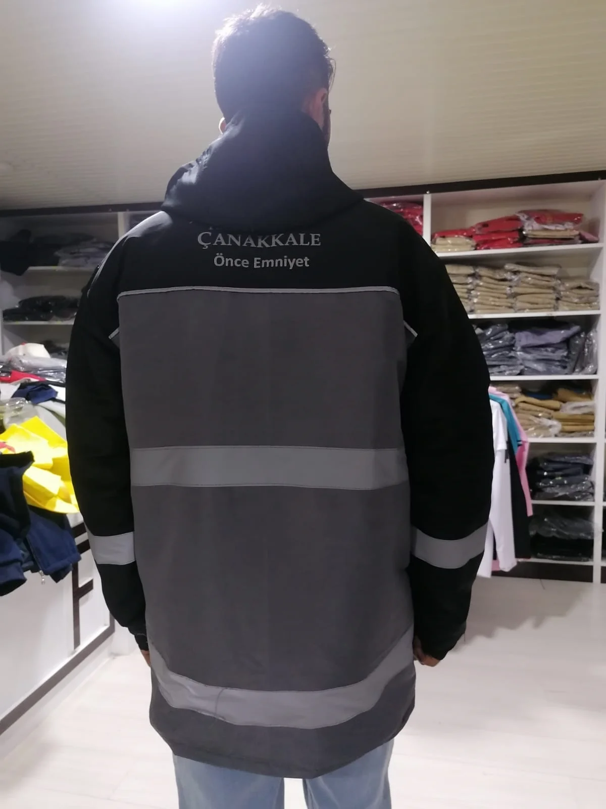 Kışlık İş Montları modeli — İlketeks · İlketekstil endüstriyel iş kıyafeti, logo ve nakış uygulanabilir Kışlık İş Montları modeli — İlketeks · İlketekstil endüstriyel iş kıyafeti, logo ve nakış uygulanabilir